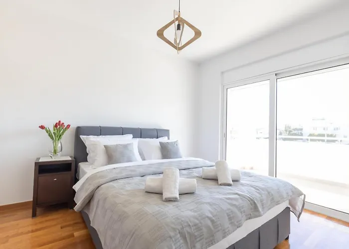 Athenian Riviera Maisonette, Varkiza, 7Min Walk From Beach Park