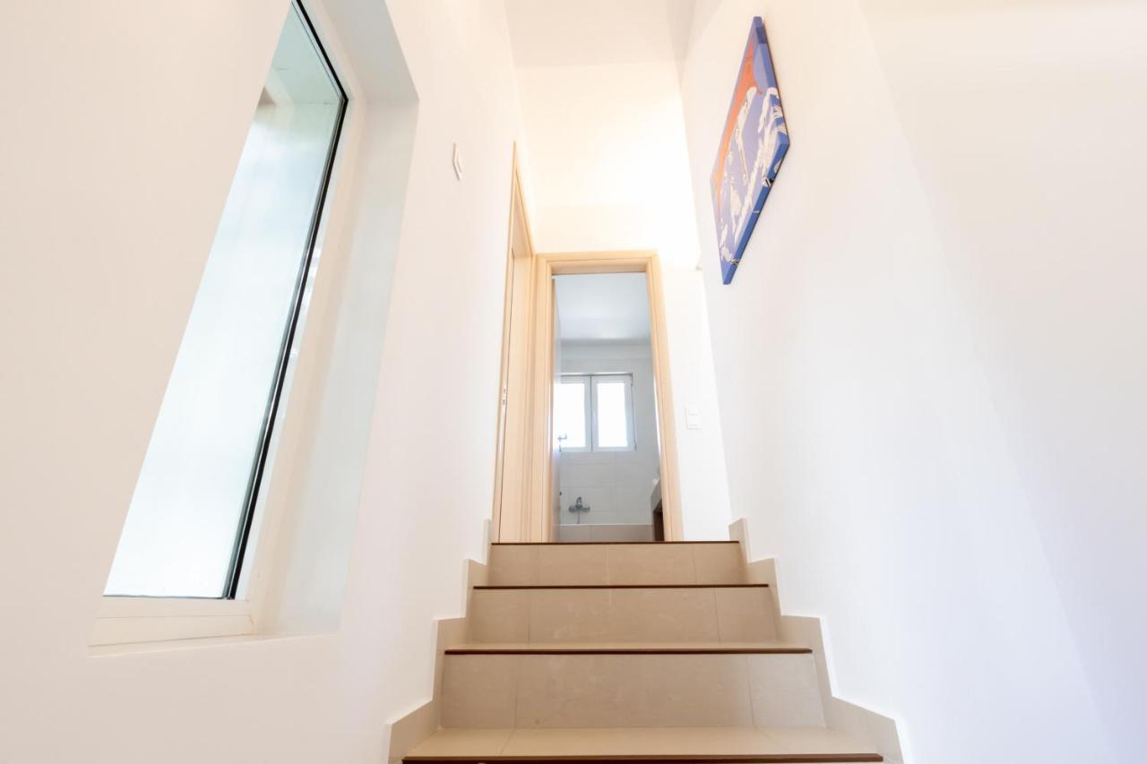 Athenian Riviera Maisonette, Varkiza, 7min Walk From Park Vari (Attica)